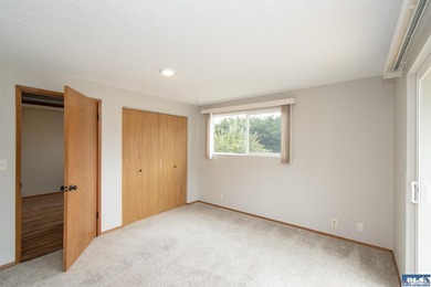 Move right into this beautifully remodeled 3 BR, 2 BA rambler - photo 28
