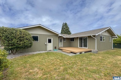 Move right into this beautifully remodeled 3 BR, 2 BA rambler - photo 33