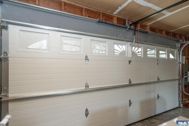 Move right into this beautifully remodeled 3 BR, 2 BA rambler - photo 37