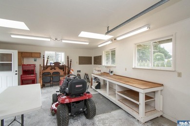 Move right into this beautifully remodeled 3 BR, 2 BA rambler - photo 40