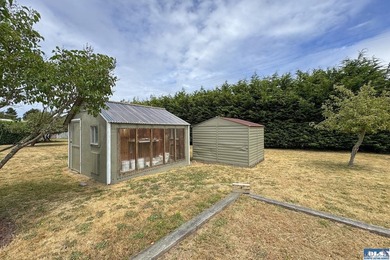 Move right into this beautifully remodeled 3 BR, 2 BA rambler - photo 44