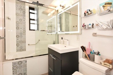 Welcome to this beautifully renovated 2-bedroom, 1-bath co-op - photo 27