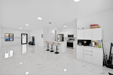 Newly built and meticulously maintained by its original owner - photo 3