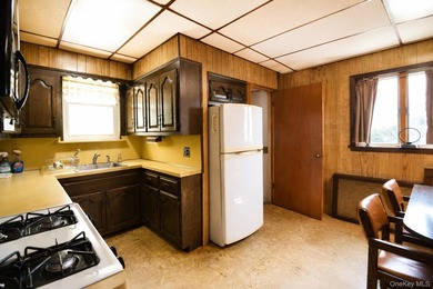Lovingly cared for over the last 60 years by one owner, this - photo 8