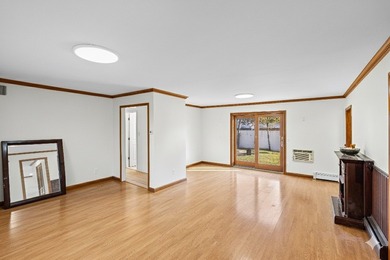 Welcome to this beautifully renovated 5-bedroom, 3-bath home - photo 6