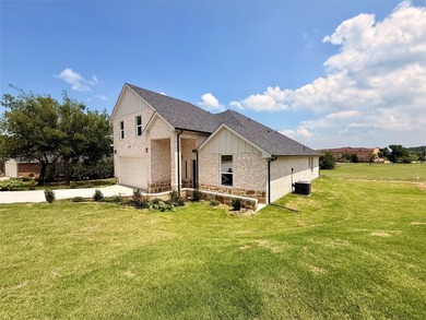 Don't miss this opportunity! This two-story, 4-bedroom, 3-bath - photo 2