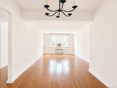 Spacious 2-bedroom co-op in Woodlawn Heights, the most northern - photo 3