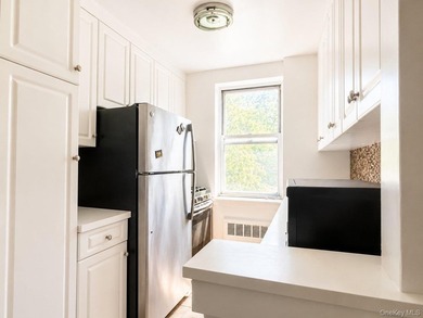 Spacious 2-bedroom co-op in Woodlawn Heights, the most northern - photo 6