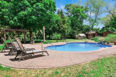 Welcome to this beautifully maintained 4-bedroom, 2.5-bath - photo 4