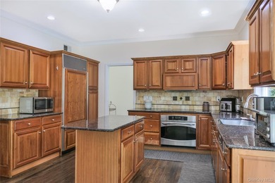 Welcome to this beautifully maintained 4-bedroom, 2.5-bath - photo 8