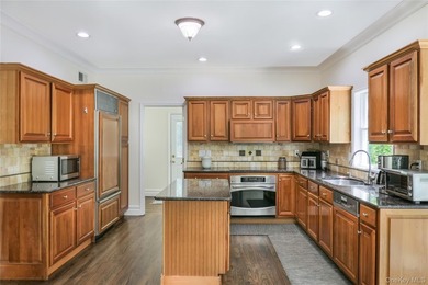 Welcome to this beautifully maintained 4-bedroom, 2.5-bath - photo 9