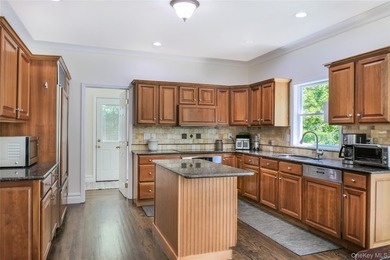 Welcome to this beautifully maintained 4-bedroom, 2.5-bath - photo 10