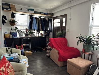 Exceptional opportunity to own a fully renovated legal triplex - photo 4