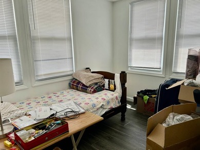 Exceptional opportunity to own a fully renovated legal triplex - photo 5