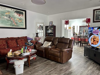 Exceptional opportunity to own a fully renovated legal triplex - photo 9