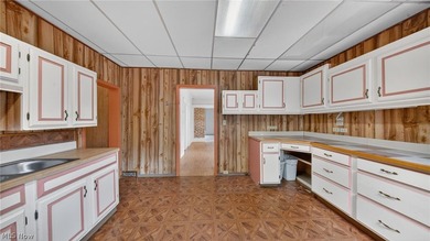 Not your typical cookie-cutter home. This 3-bedroom property is - photo 2