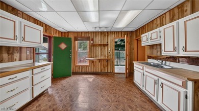 Not your typical cookie-cutter home. This 3-bedroom property is - photo 4