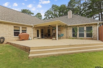 Welcome to this spacious 4-bedroom, 3-bathroom traditional home - photo 6