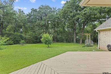 Welcome to this spacious 4-bedroom, 3-bathroom traditional home - photo 7