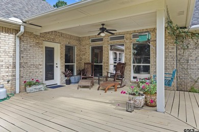 Welcome to this spacious 4-bedroom, 3-bathroom traditional home - photo 8
