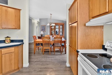 Built in 2001 and located in desirable Hendrickson Park, this - photo 12