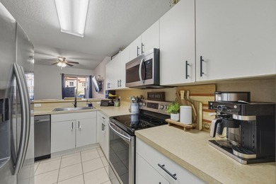 Spacious 3-bedroom, 2.5 bath unit built in 2006 with a - photo 14