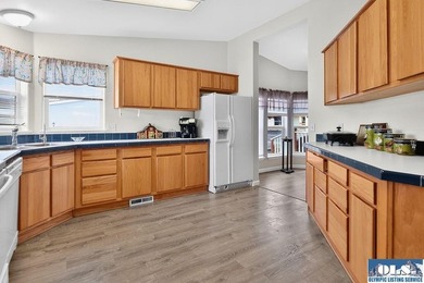 Built in 2001 and located in desirable Hendrickson Park, this - photo 17