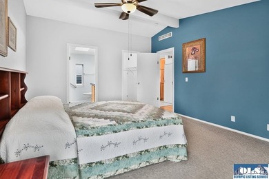Built in 2001 and located in desirable Hendrickson Park, this - photo 22