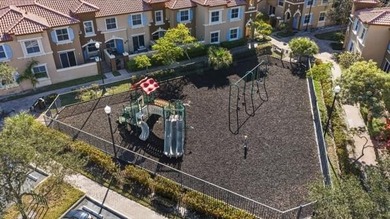 Spacious 3-bedroom, 2.5 bath unit built in 2006 with a - photo 27
