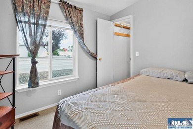 Built in 2001 and located in desirable Hendrickson Park, this - photo 28