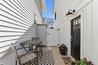Beautiful BEACH BLOCK Cottage with private entrance and outdoor - photo 3