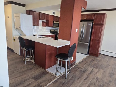 Welcome to Landmark Towers, ideally located in Atlantic City's - photo 5