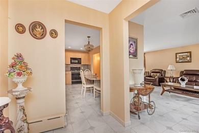 Welcome to this charming Whitestone ranch offering comfort - photo 5