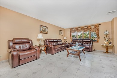 Welcome to this charming Whitestone ranch offering comfort - photo 7