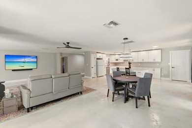 A 0.4 Acre Oversized Private Deep-Water Sanctuary Experience - photo 14