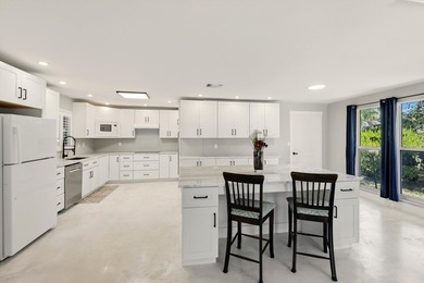 A 0.4 Acre Oversized Private Deep-Water Sanctuary Experience - photo 15