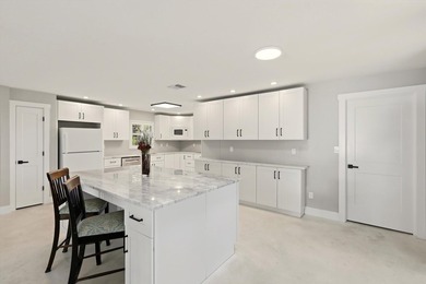 A 0.4 Acre Oversized Private Deep-Water Sanctuary Experience - photo 16