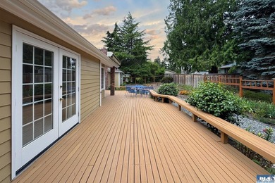 One level, 3 bedroom, 2 bath home with a den, located on the - photo 20