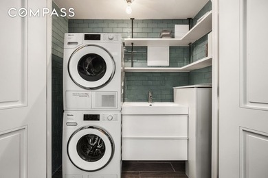 One of a kind triplex Tribeca maisonette with outdoor space - photo 23