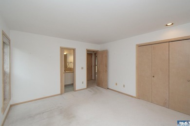 One level, 3 bedroom, 2 bath home with a den, located on the - photo 33