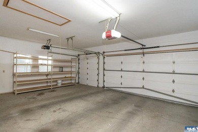 One level, 3 bedroom, 2 bath home with a den, located on the - photo 41