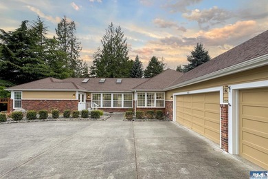 One level, 3 bedroom, 2 bath home with a den, located on the - photo 42