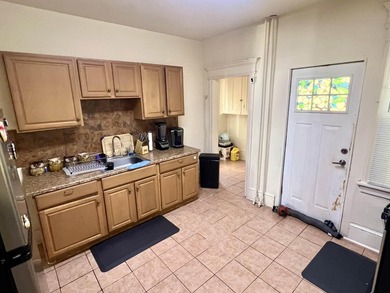 Investor alert! This spacious legal duplex in the sought-after - photo 5