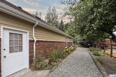 One level, 3 bedroom, 2 bath home with a den, located on the - photo 46