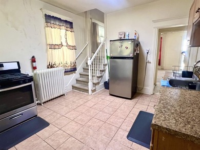 Investor alert! This spacious legal duplex in the sought-after - photo 6