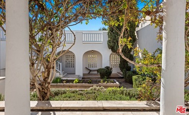 A once in a generation oceanfront estate located in Paradise - photo 3