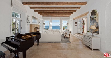 A once in a generation oceanfront estate located in Paradise - photo 7