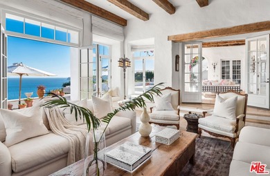 A once in a generation oceanfront estate located in Paradise - photo 9