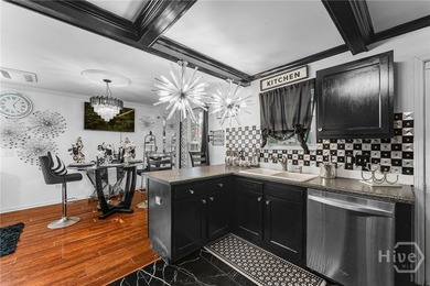 Welcome to Savannah's Eastside. This is a cute and comfortable - photo 14