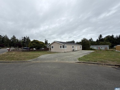 Fresh, comfortable, and move-in ready, this 3 bed, 2 bath home - photo 21
